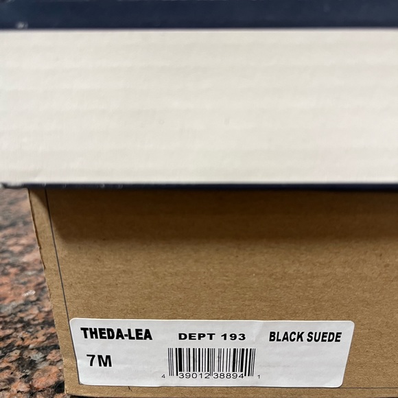 Melrose and Market “Theda” Black Suede Slouch Ankle Boot size 7 - Picture 6 of 8